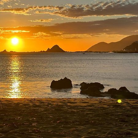 Вилла Stunning Views Ocean-Front Веллингтон Экстерьер фото